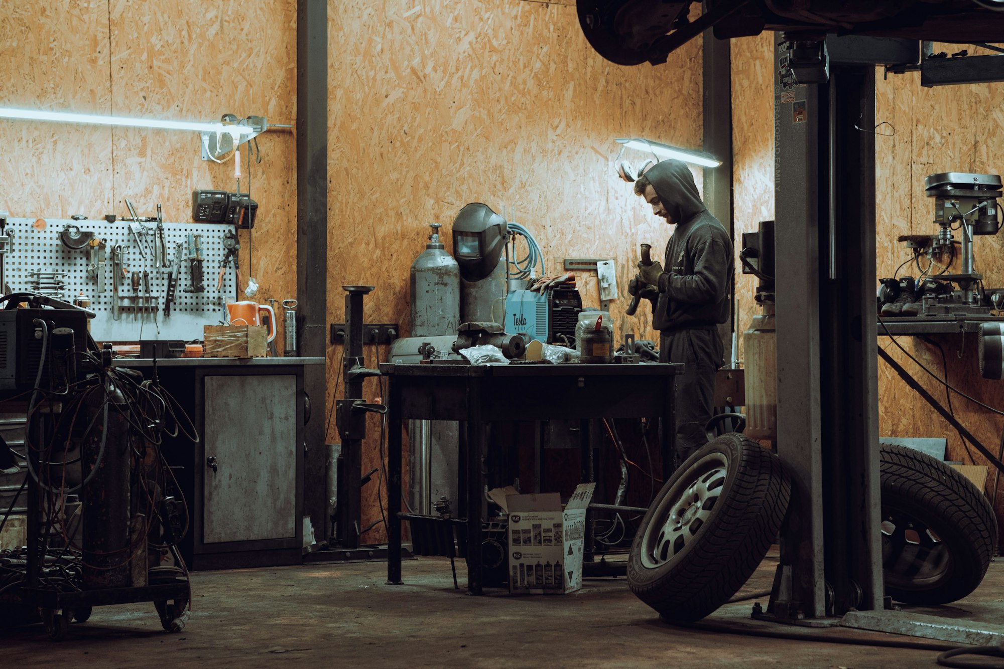 Auto shop service bays — multi-tenant CRM platform